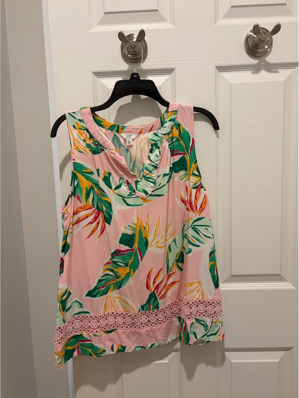 Crown & Ivy Pink tropical sleeveless top - L